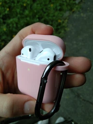 Силиконовый чехол для AirPods 1/2 с карабином Black (черный) фото от покупателей 7
