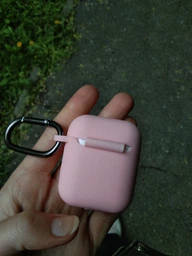 Силиконовый чехол для AirPods 1/2 с карабином Black (черный) фото от покупателей 6