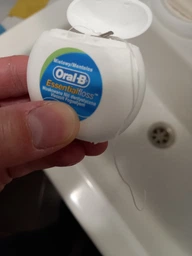 Зубная нить Oral-B Essential Мятная 50 м (5010622005029/3014260280772) фото от покупателей 6