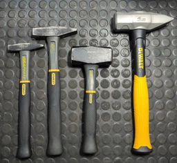 Мини-кувалда DeWALT с весом головки 1810 г (DWHT56157-1)