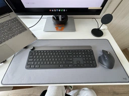 Игровая поверхность Logitech Desk Mat Studio Series Darker Rose (956-000053) фото от покупателей 6