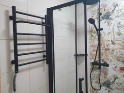 Полотенцесушитель электрический LARIS Сити ЧФ(Ч)6 400х600 Электро левосторонний S3 черный матовый (73207878) фото от покупателей 4