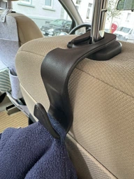 Автомобильный крючок держатель на подголовник 2шт UFT Car Hook 1 (UFTcarhook1) фото от покупателей 2