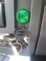 Автомобільна швидка USB зарядка врізна на 2 USB 12-24В, QC 3.0, 36Вт, Зелена (31506)