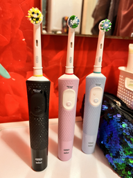 Електрична зубна щітка Oral-B Vitality Pro Protect X Clean D103 Blue (4210201446453) фото від покупців 12