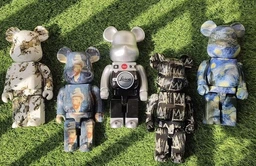 Статуэтка Bearbrick x Jackson Pollock Studio x Splash 400% 28 см Medicom Toy Буйство красок