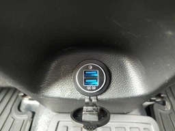 Автомобильная USB розетка для телефона на 2 ЮСБ врезная в панель авто 12V - 24V Quick Charge 3.0 (быстрая зарядка) 36Вт, Синяя фото от покупателей 1