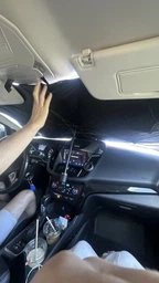Автомобільна сонцезахисна парасолька на лобове скло 135×79 см UV, складна, чорно-сіра XJ5106 фото від покупців 9