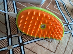Паровая щетка массажер спрей 3 в 1 PET SPRAY MASSAGE BRUSH для вычесывания собак и кошек с паровым распылителем желтая