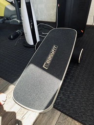 Балансировочная доска EasyFit баланс борд с валиком черный (диск-тренажер, баланс-доска для вестибулярного аппарата)