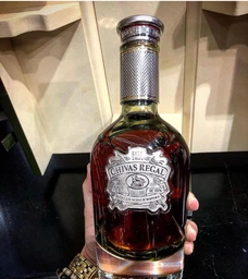 Виски Chivas Regal The Icon 0.7 л 43% в подарочной упаковке (5000299603956)