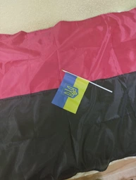 Флаг УПА уличный нейлоновый яркий цвет с клипсами для крепления на флагшток 140 х 90 см Бандеровский флаг ОУН