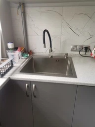 Мойка кухонная Lidz 50x50 см в комплекте с сушилкой, дозатором и гибким смесителем Lidz Vida нержавейка черная фото от покупателей 4