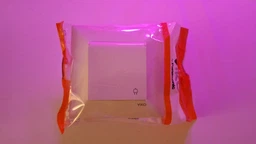 Розетка 1-а з заземленням і кришкою VIKO Meridian біла (90970012-WH)