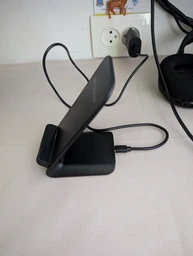 Беспроводное зарядное устройств U&P QI Charger Stand Z2A 15W QC3.0 Black (SWE-Z2A-BK) фото от покупателей 2