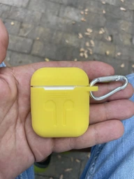Силиконовый чехол для AirPods 1/2 с карабином Black (черный) фото от покупателей 3