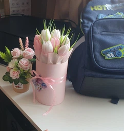 Композиція квітів з мила Тюльпани біло-рожеві фото от покупателей 4