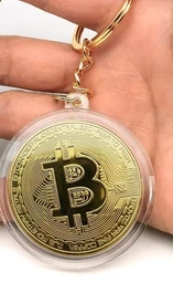монета BTC Биткоин Bitcoin в брелке gold фото от покупателей 1
