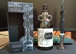 Ромовый напиток Kraken Black Spiced 1 л 40% в подарочной упаковке + свечка (811538010689_C)