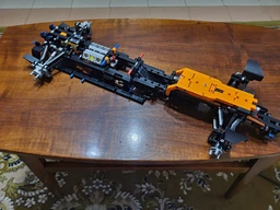 Конструктор LEGO Technic Гоночный автомобиль McLaren Formula 1 1434 детали (42141) фото от покупателей 4