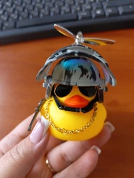 Аксессуар на торпеду в авто Crazy Duck утка в военном шлеме с оружием