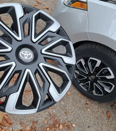 Автомобильные колпаки 4 Racing Estoril Silver-Black R14 4 шт. (с логотипом Toyota)