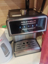 Рожковая кофеварка эспрессо Grunhelm GEC08