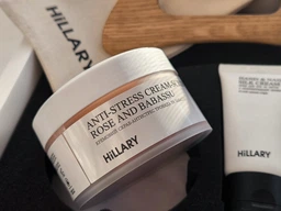 Подарочный набор шелкового ухода за телом с деревянным скребком Hillary Perfect Silk Body Care + Gua Sha: Кремовый скраб-антистресс + Крем-гель для душа + Крем для рук и ногтей + Увлажняющий лосьон-бустер M-11-382 фото от покупателей 3