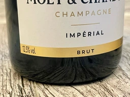 Шампанское Moet & Chandon Brut Imperial белое брют 0.75 л 12% в подарочной упаковке (3185370001233_3185370763957)