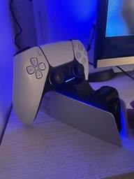 Зарядка для джойстика PlayStation 5 Honcam зарядная Док Станция для геймпада PS5 DualSense на 2 геймпада с подсветкой Белая фото от покупателей 14