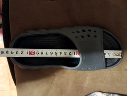 Детские шлепанцы для мальчика Crocs 208185-001 33-34 (J2) Черные (196265306466) фото от покупателей 3