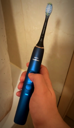 Электрическая зубная щетка PHILIPS Sonicare HX9911/88 Diamond Clean 9000 фото от покупателей 3
