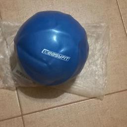 М'яч для пілатесу, фітнесу і йоги EasyFit EF-1220 20 см Синій (56002955) фото від покупців 4