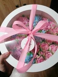 Зефірні квіти гортензії,тюльпани в подарунковій коробці 30см honeycake фото від покупців 3