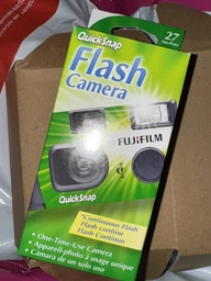 Одноразовий фотоапарат плівкова FUJIFILM QUICKSNAP Flash на 27 кадрів iso 400, зі спалахом (фотоплівка та батерка вже в камері)