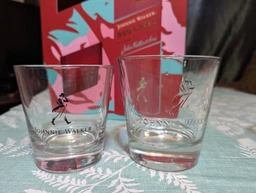 Виски Johnnie Walker Red label 4 года выдержки 0.7 л 40% с 2-мя стаканами (5000267175492) фото от покупателей 10