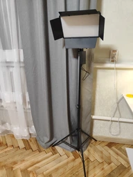 Видеосвет E900 32х19см с дисплеем, с пультом и усиленным штативом Veron 2.1м Лампа для съемки от сети и от аккумуляторов (аккумуляторы в комплект не входят)