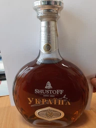 Коньяк Шустов Україна 0.7 л 43% в подарочной упаковке (4820000948968) фото от покупателей 5