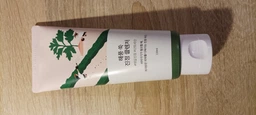 Заспокійлива очищуюча пінка з морським полином ROUND LAB Mugwort Calming Cleanser 150 мл фото від покупців 1