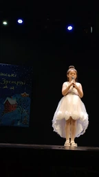 Нарядное детское платье «Снежинка, Снежная Королева» – белое пышное новогоднее платье для девочки София София, рост 140 см + Подарок подъюбник