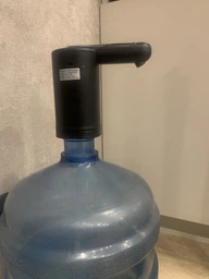 Автоматическая электрическая помпа для воды на бутыль на аккумуляторе UnA портативный двойной насос насадка для кулера бутля 19 л черный (52.0002) фото от покупателей 8
