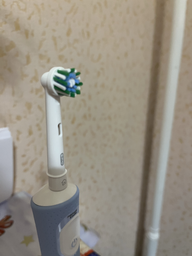 Електрична зубна щітка Oral-B Vitality Pro Protect X Clean D103 Blue (4210201446453) фото від покупців 5