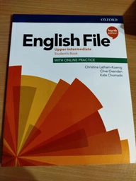 English File 4th Edition Level Upper-Intermediate: Student's Book with Online Practice - Christina Latham-Koenig, Clive Oxenden, Kate Chomacki & Jerry Lambert - 9780194039697