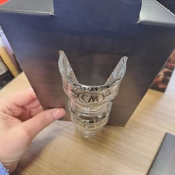 Алкогольный напиток на основе Карибского рома Captain Morgan Spiced Black 0.7 л 40% + 2 чарки (4820178650533_G) фото от покупателей 17