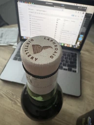 Виски Laphroaig 10 лет выдержки 0.7 л 40% (5010019640260_5010019000255) фото от покупателей 5