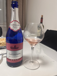 Винний напій Latinium Sparkling Rose рожевий напівсолодкий 0.75 л (4062073012607)