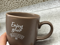 Ликер Baileys Original 0.7 л 17% + чашка в подарочной упаковке (4820178651332) фото от покупателей 1