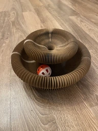 Картонная когтеточка-игрушка для кошек с шариком PetJoy фото от покупателей 4