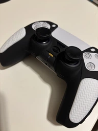 Качественный защитный силиконовый чехол Rubber Protective (Black/Pink) для геймпада DualSense Sony PlayStation 5 (PS5) + накладки на стики [466129489] фото от покупателей 6