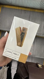 Криптокошелек Ledger Nano X Gold фото от покупателей 1